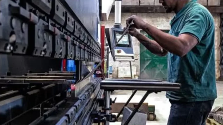 ERP industrial para fabricación bajo pedido en una planta de producción